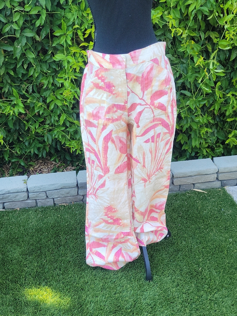 Chico's 100% Linen Pink and Cream Tropical Floral Wide Leg Pants 0.5